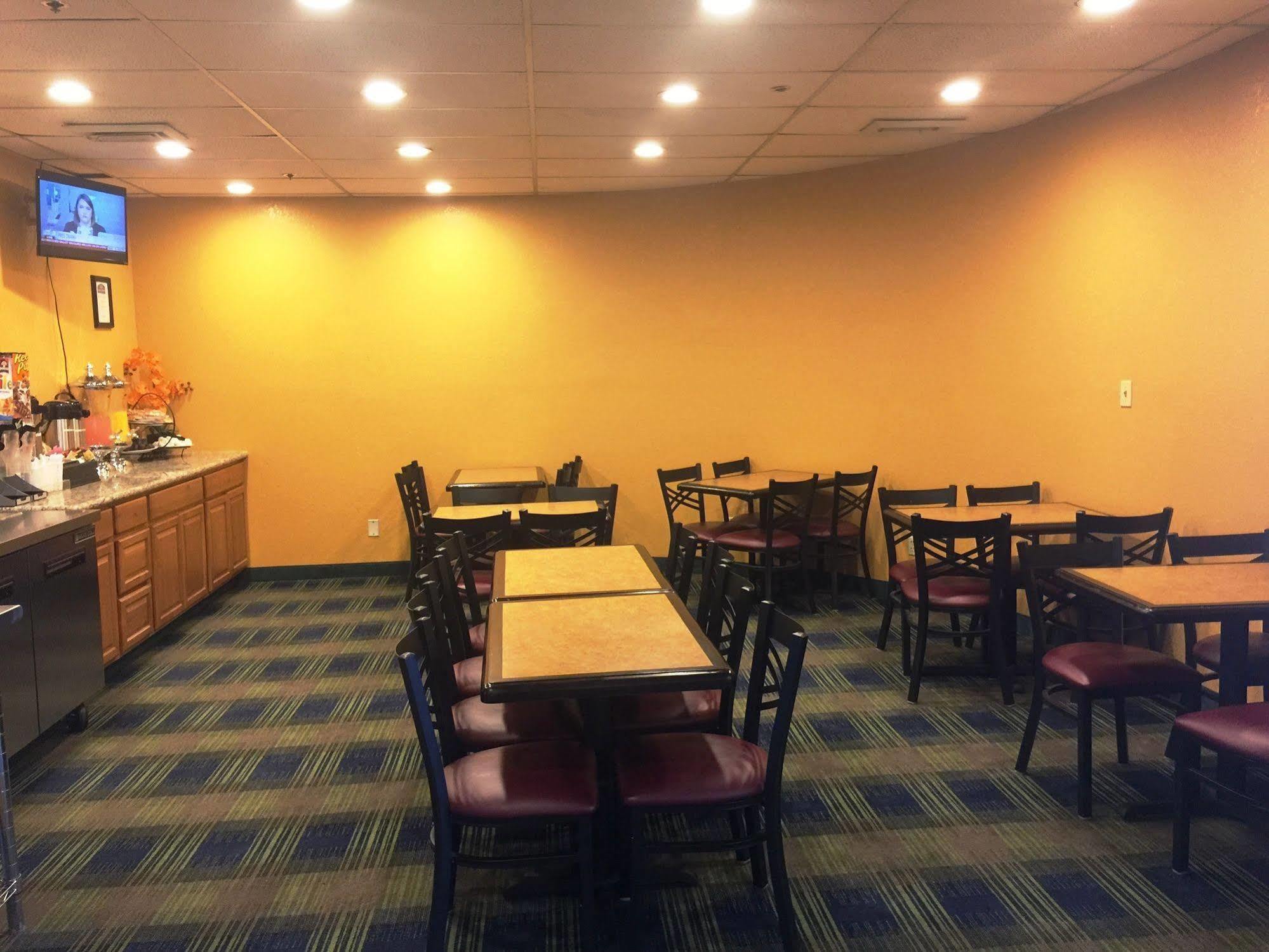 וויט רידג' Howard Johnson By Wyndham Denver West מראה חיצוני תמונה